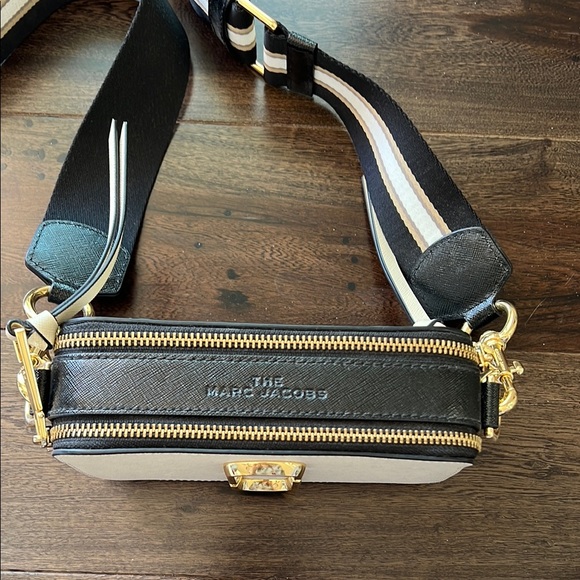 Marc Jacobs Cream and Black Crossbody Bag - Picture 3 of 6